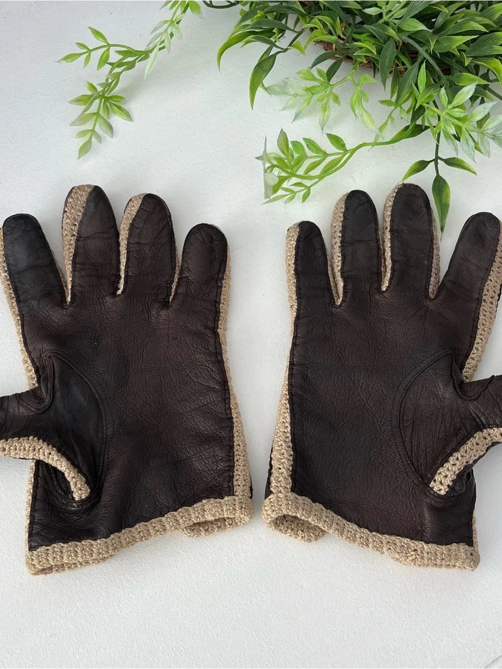 Vintage Women’s dark Brown Italian Leather beige Crochet Driving Gloves Soft 7
